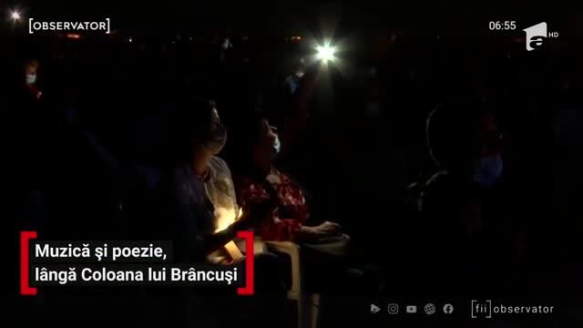 Muzică și poezie, l&acirc;ngă Coloana Infinitului, din T&acirc;rgu Jiu