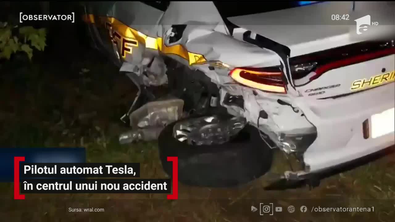 Pilotul automat al Tesla, accident cu două mașini ale poliţiei