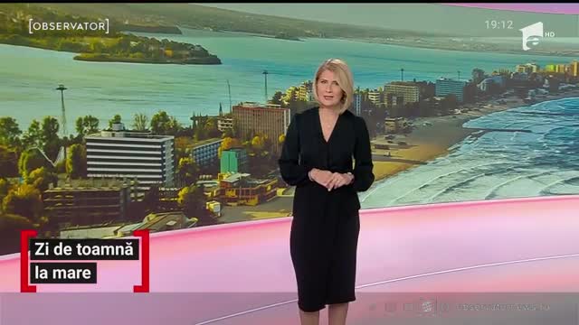 Zi de toamnă la mare. Norii au acaparat cerul şi v&acirc;ntul a golit plajele