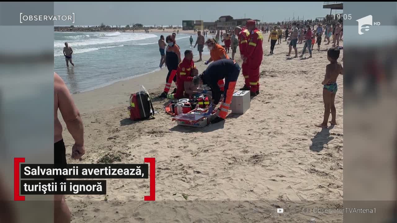 Cod roşu de &icirc;nec şi curenţi &icirc;nşelători la malul mării. Salvamarii se pl&acirc;ng că turiştii nu &icirc;nţeleg semnificaţia steagurilor arborate sau le ignoră