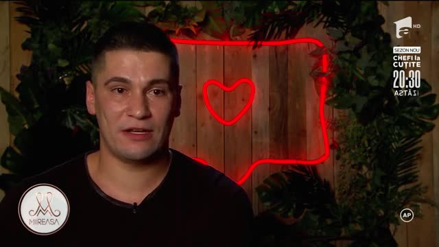 Fetele sunt entuziasmate de prima lor &icirc;nt&acirc;lnire cu băieții!