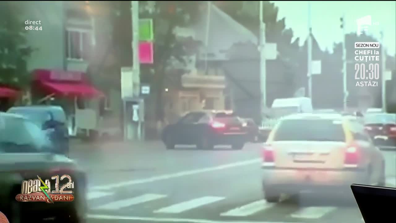 Smiley News: Cum să &icirc;ncurci traficul atunci c&acirc;nd scoți mașina din parcare