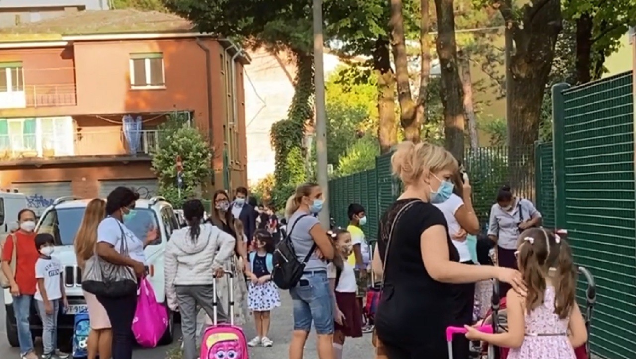 Entuziasm și prudență, prima zi de școală &icirc;n Italia