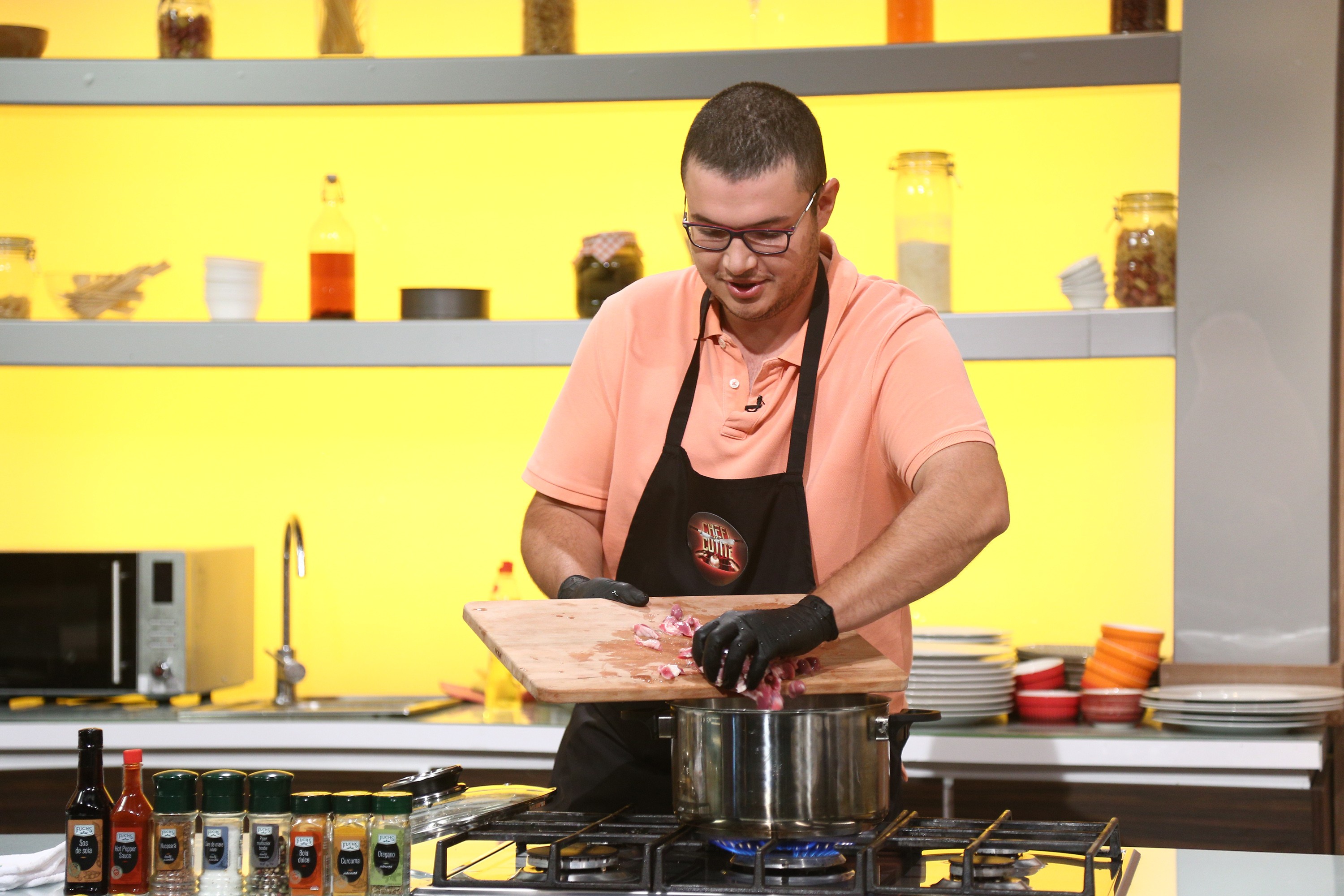 Liniște &icirc;n sală! Avocatul Alexandru Gavrilă, pledoarie la Chefi la cuțite: Vreau trei cuțitele!