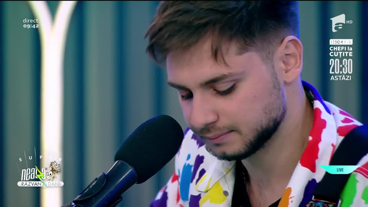 Adrian Petrache c&acirc;ntă piesa Just the two of us, la Neatza cu Răzvan și Dani