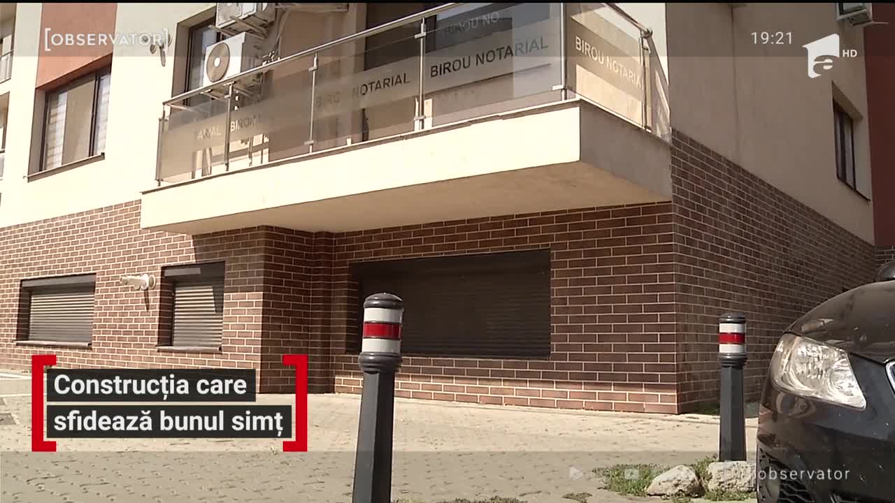 Au ajuns cu blocul aproape &icirc;n stradă. Două balcoane, pericol pentru trecători