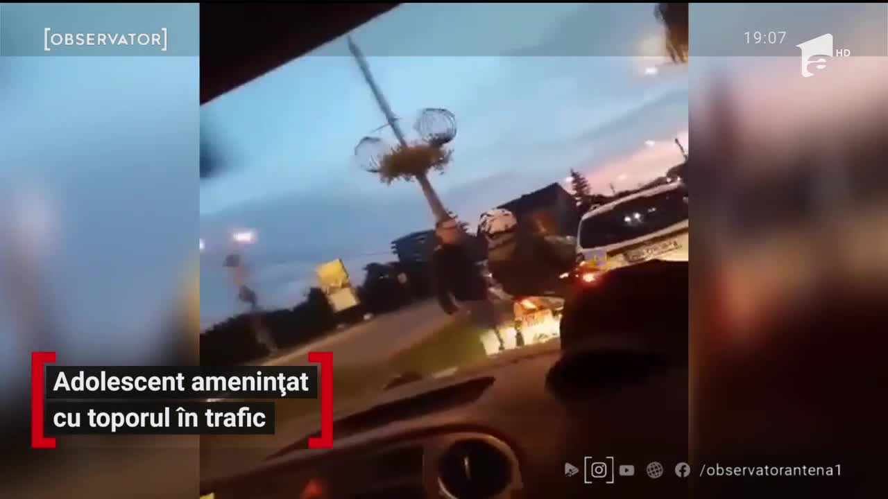 Adolescent amenințat cu toporul &icirc;n trafic