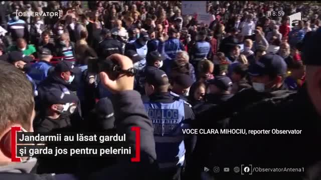 Rugăciuni şi huiduieli l&acirc;ngă moaștele Sf&acirc;ntei Parascheva