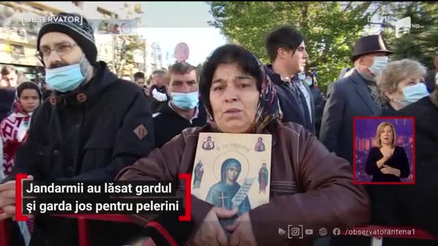 Jandarmii au lăsat gardul și garda jos pentru pelerinii din Iași