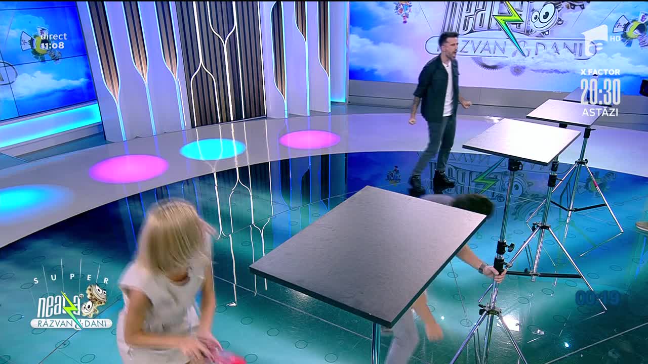 Water Bottle Flip Challenge, la Neatza: Florin Ristei vs. Dani Oțil