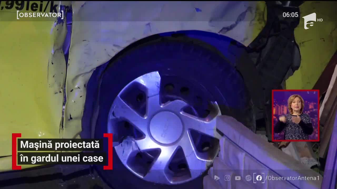 Mașină proiectată &icirc;n gardul unei case din Capitală