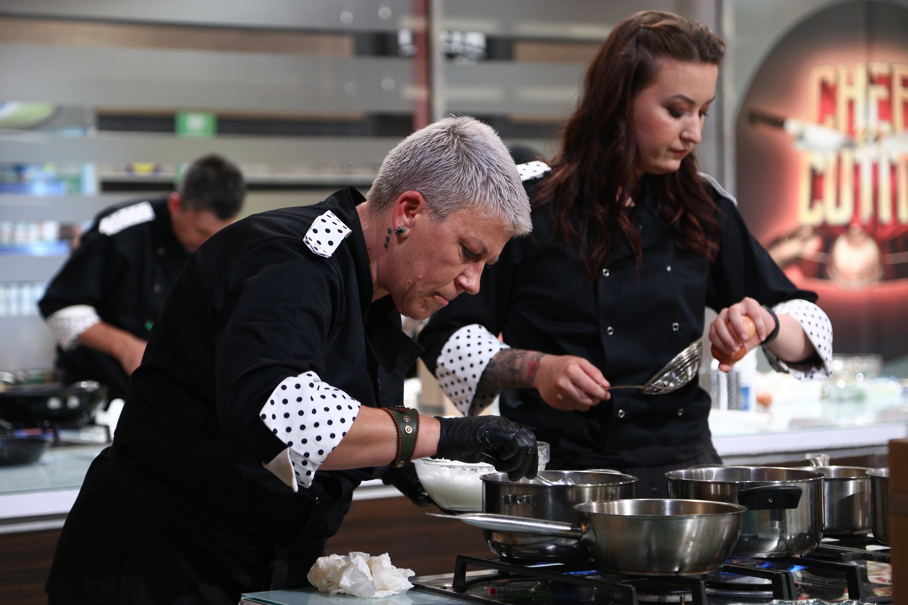 Chefi la cuțite, proba individuală. Oul, tema confruntării dintre echipa cu buline și echipa cu carouri