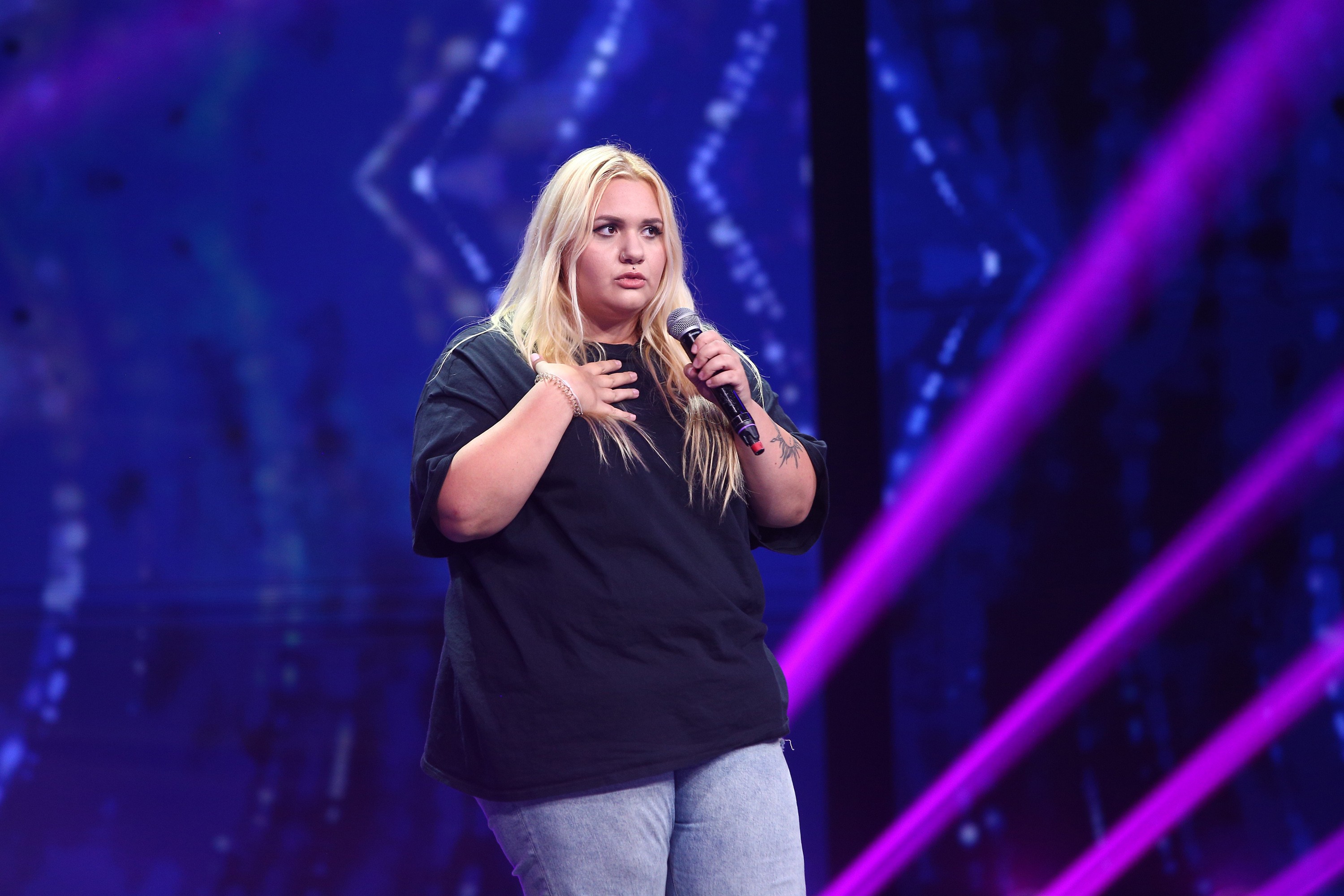 Cum a fost cucerit Mihai Bendeac de blonda glumeață: M-am spălat de dimineață pe picioare. Sunt pregătită pentru tine!