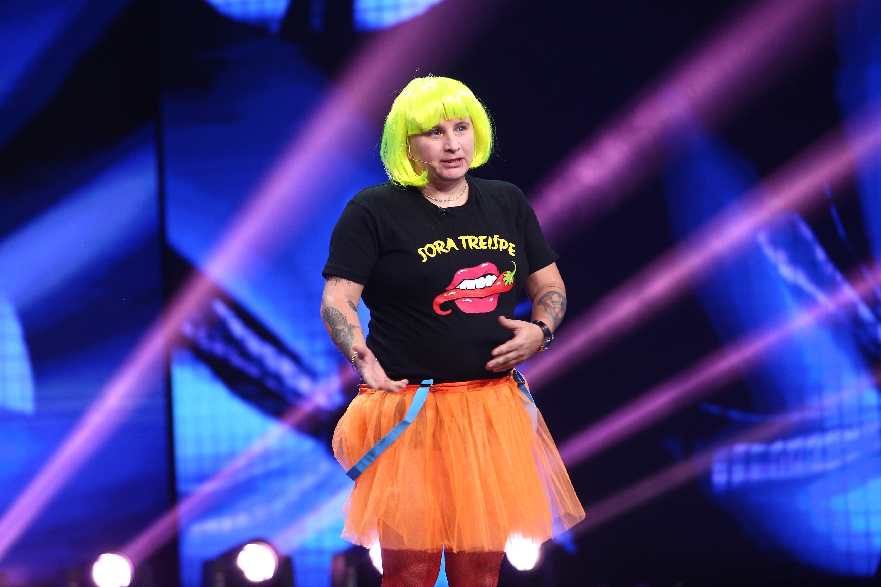 Sora Treișpe, dezmăț total &icirc;n Amsterdam: Sunt o fată de la țară, reinterpretată &icirc;n stil pițiponcist