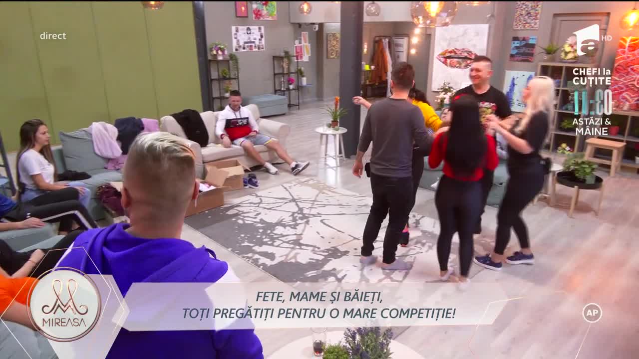 Distracție cu motiv! Concurenții sărbătoresc prelungirea șederii &icirc;n casa Mireasa