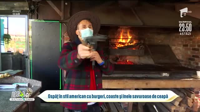 Ospăț &icirc;n stil american cu burgeri, coaste și inele savuroase de ceapă