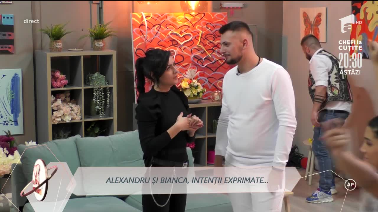 Alexandru &icirc;i face curte Biancăi? Se formează un nou cuplu &icirc;n casa mireasa!