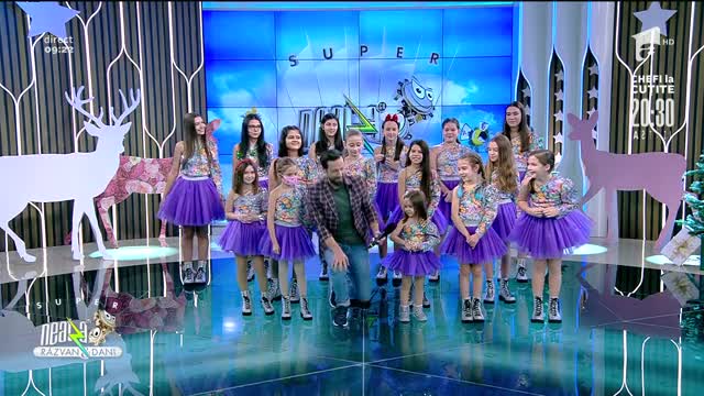 Grupul vocal &rdquo;Andante&rdquo; c&acirc;ntă melodia Sleigh Ride