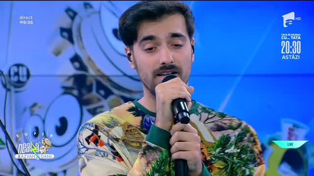 Liviu Teodorescu c&acirc;ntă colindul Florile Dalbe, la Neatza cu Răzvan și Dani