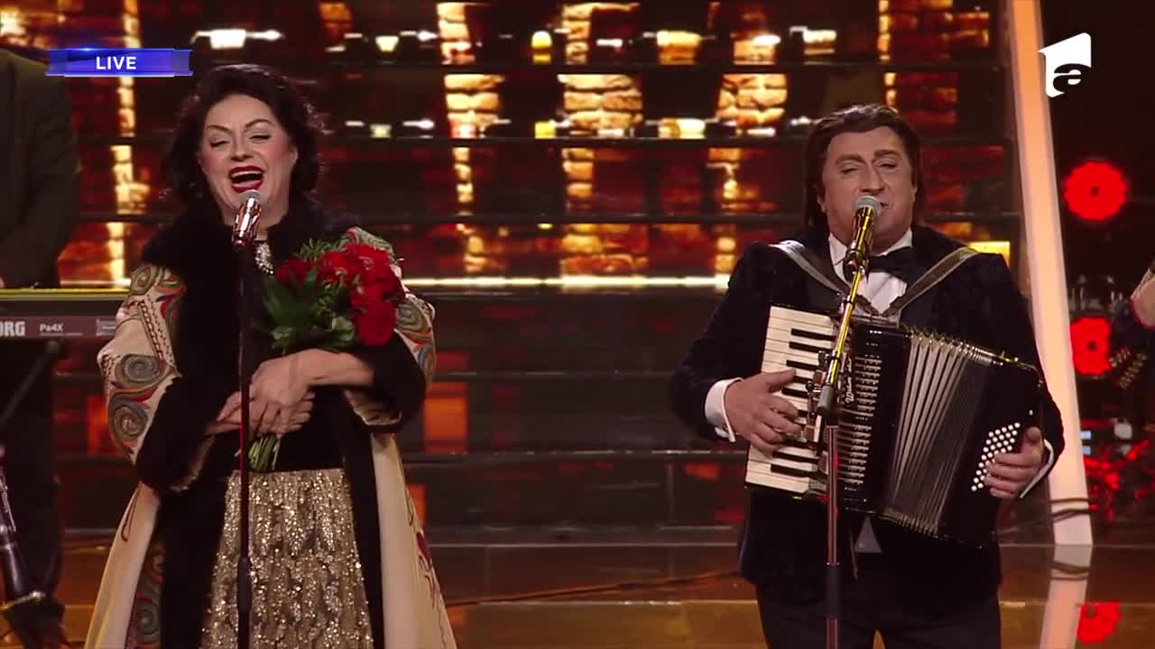 Adriana Trandafir și Romică Ţociu se transformă în Maria Tănase & Fărâmiţă Lambru și cântă un potpuriu de melodii populare la Te cunosc de undeva!
