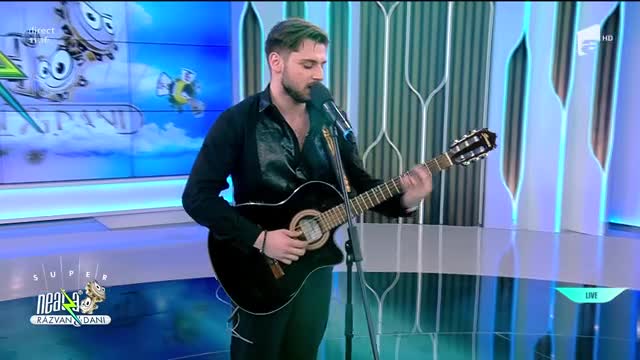 Adrian Petrache c&acirc;nta, la Super Neatza, piesa "Pentru mama"