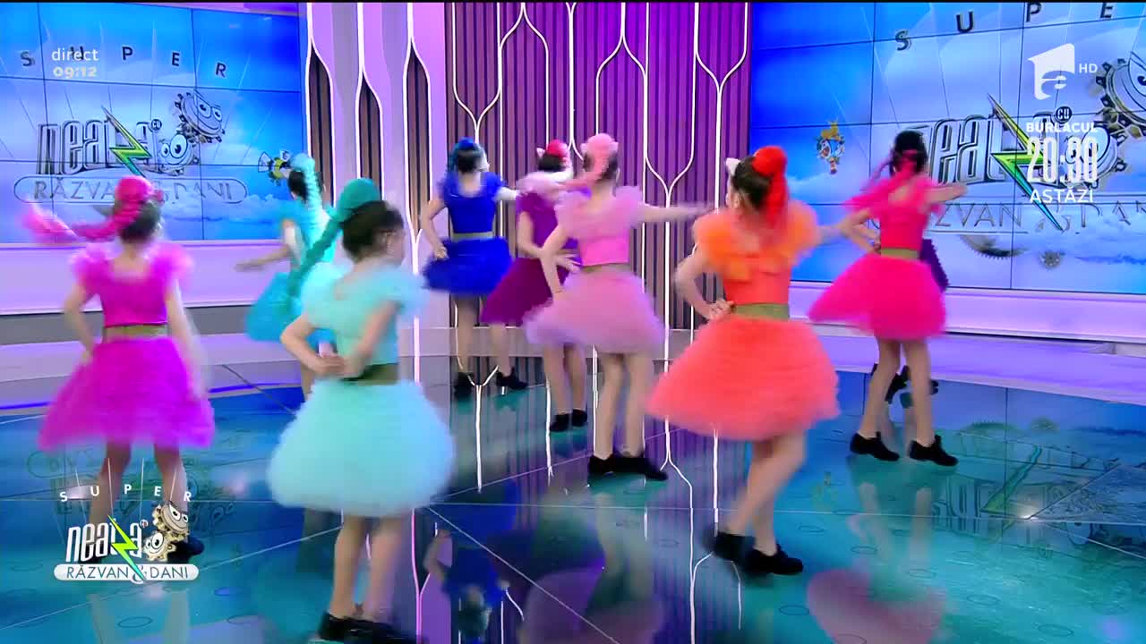Trupa Dinamic de la Palatul Național al Copiilor, spectacol &icirc;n platoul de la Neatza cu Răzvan și Dani