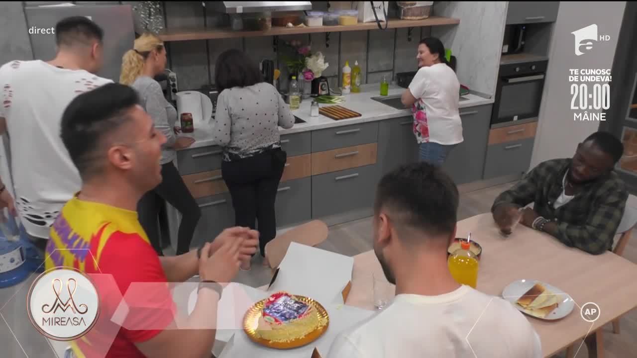 Trecut imortalizat! Sărutul dintre Liviu și Izabela a fost desenat pe un tort: Blaze, vrei să măn&acirc;nci?