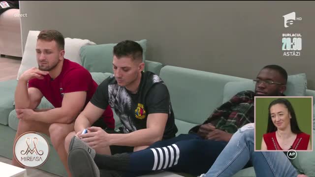 Băieții au ocazia să vorbească cu Roxana, noua concurentă