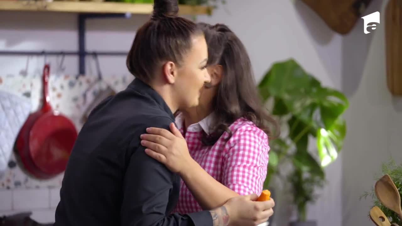 Hello Chef sezonul 2, 19 septembrie 2021. Roxana Blenche și Maria Popovici prepară piept de rață cu pară fiartă