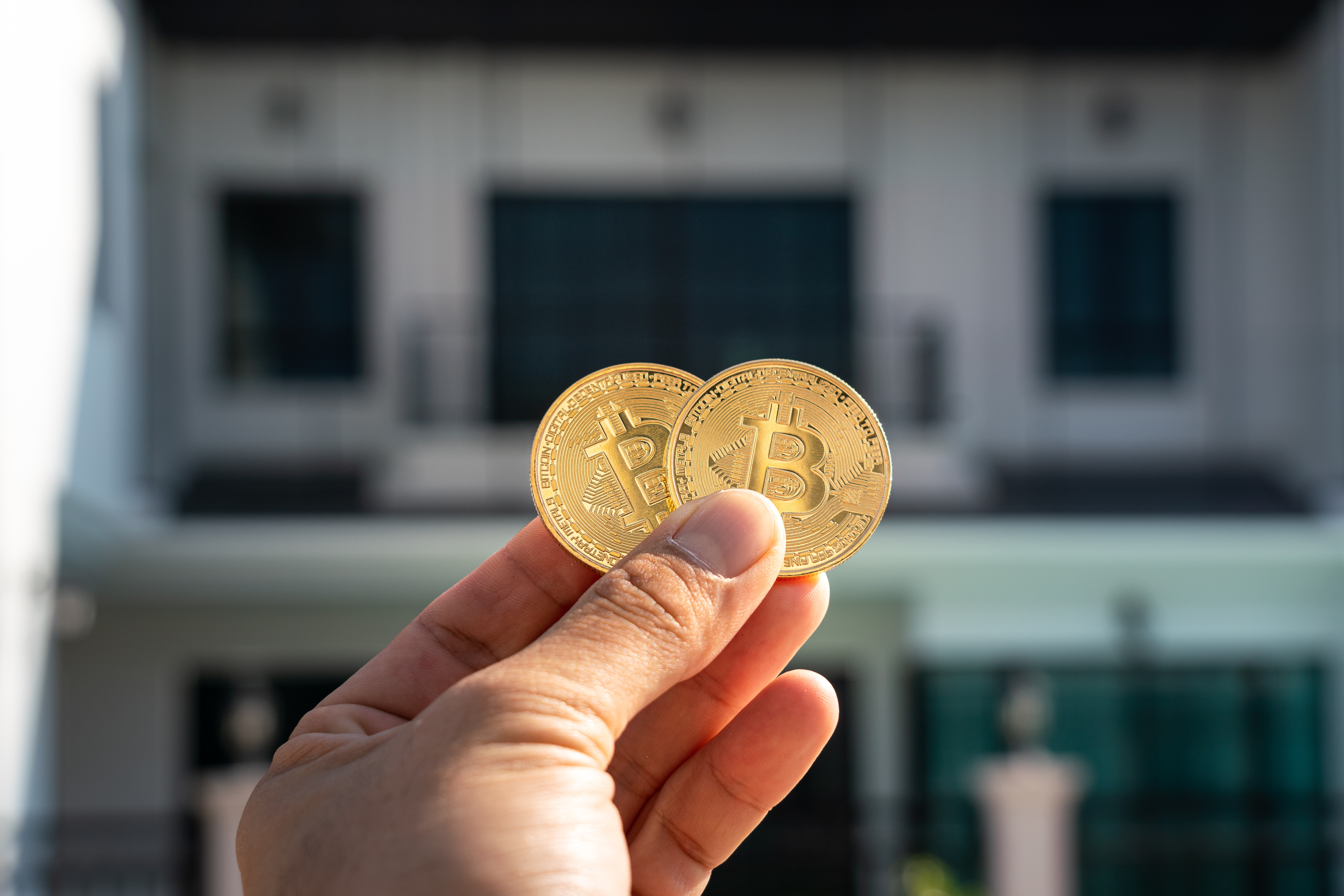 Un dezvoltator imobiliar vinde case lângă București cu 3 monede Bitcoin,  plus TVA. Interesul românilor pentru criptomonede creşte de la o zi la alta  | Observatornews.ro