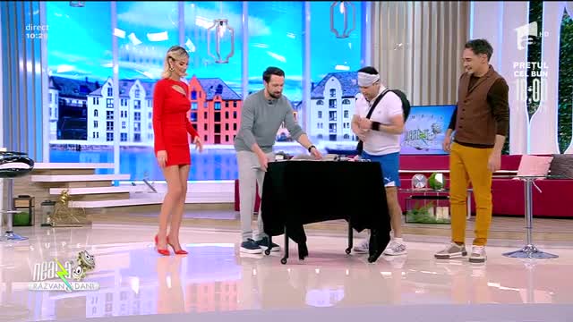 Super Neatza, 3 decembrie 2021. Magicianul Robert Tudor, trucuri incredibile cu racheta de tenis!