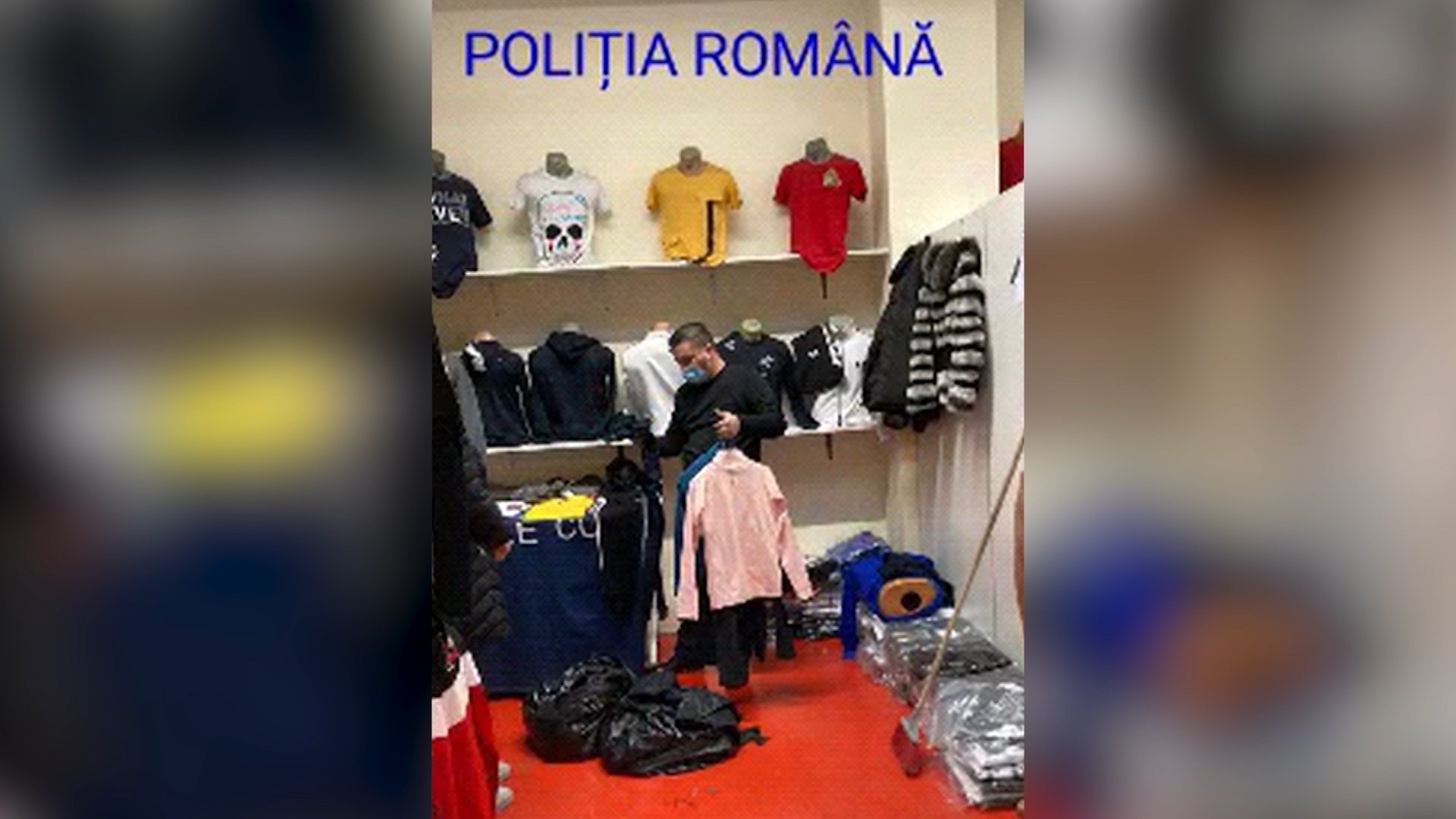 Confine Behalf In front of you Acțiune în forță a polițiștilor în centre comerciale din Dragonul Roșu.  Polițiștii au ridicat 5.000 de saci de produse contrafăcute |  Observatornews.ro