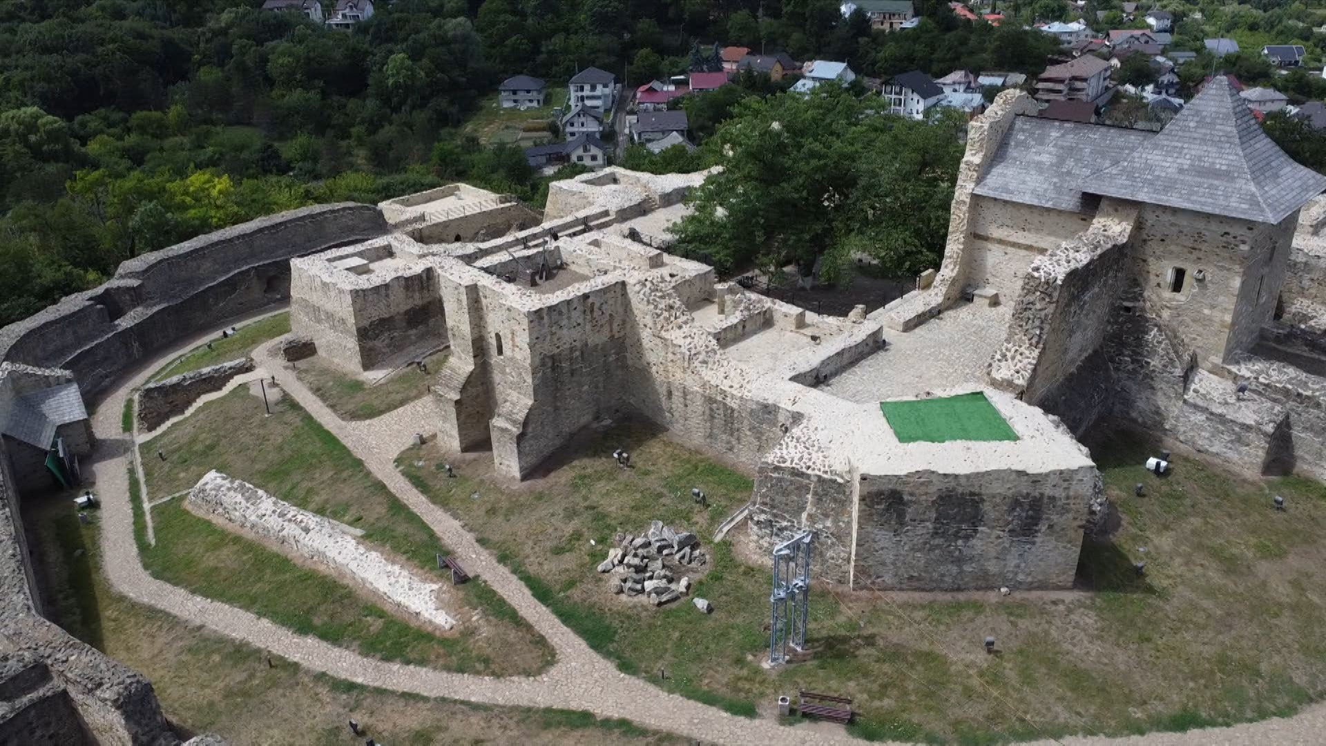 chat melody Liquefy Cetatea de Scaun a Sucevei, printre cele mai frumoase destinaţii din  întreaga lume. Ce pot vedea turiștii care ajung în Bucovina |  Observatornews.ro