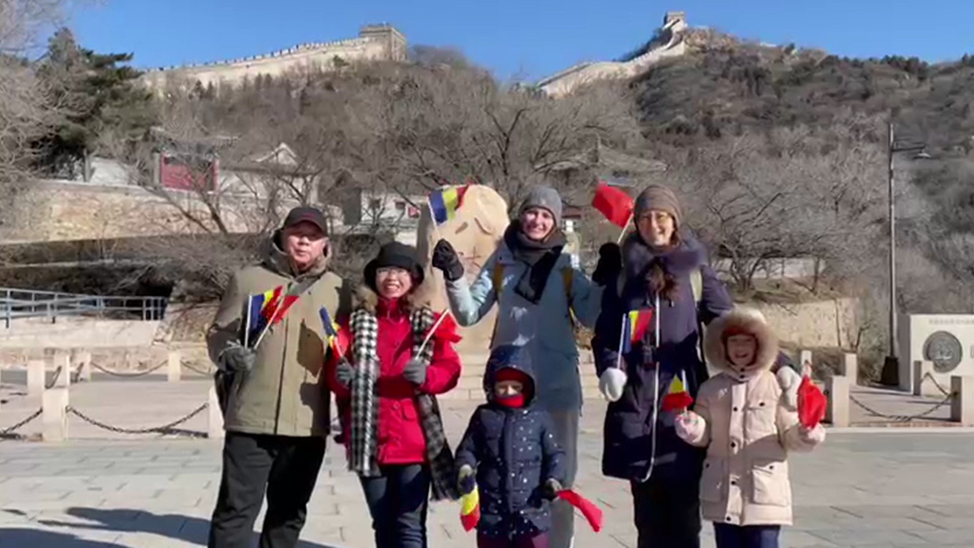 Limba română s-a auzit de 1 Decembrie şi pe Marele Zid Chinezesc. Petreceri în lanţ de la Roma până la Beijing