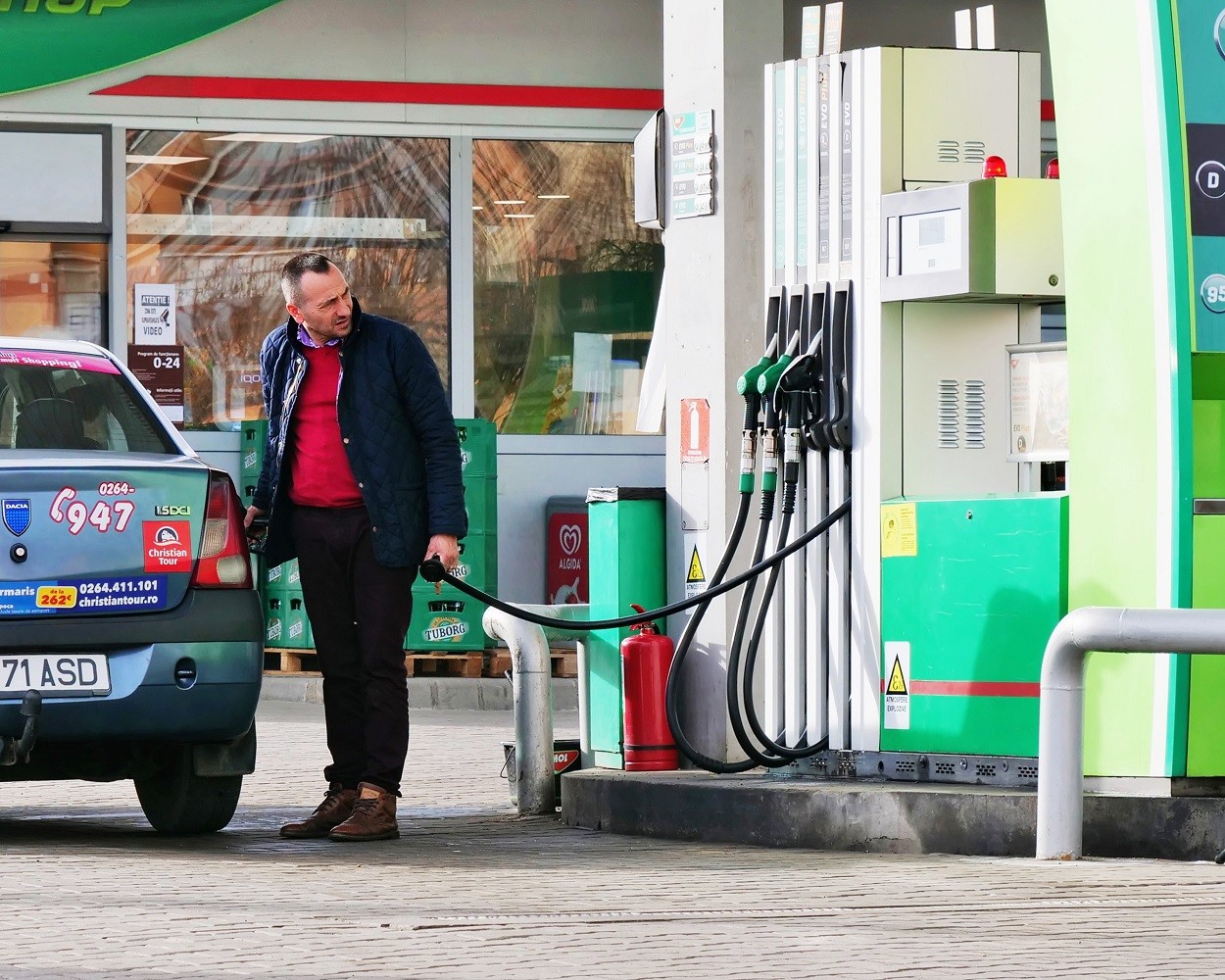 Cât costă benzina și motorina azi, 12 decembrie 2022. Preţurile la ...