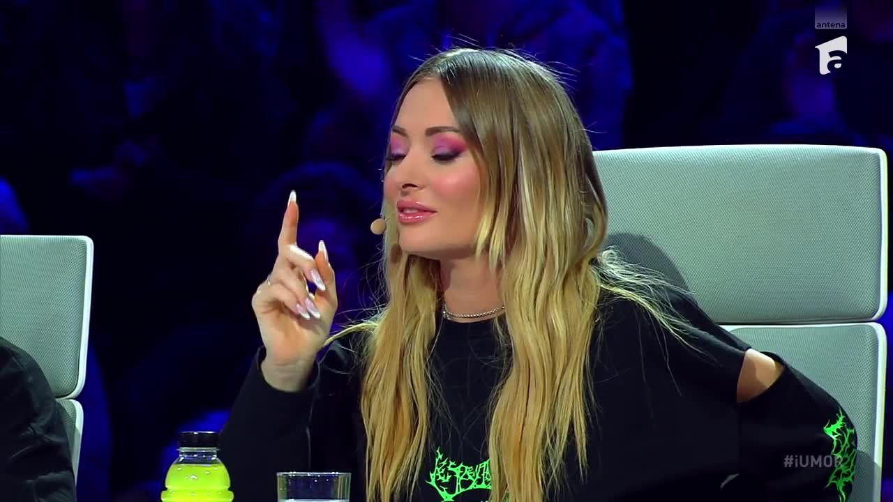 iUmor sezonul 14, 11 martie 2023. Romanticul X, personajul care &icirc;ncearcă să facă spectacol furtunos pe scenă &icirc;n rolul de regizor!