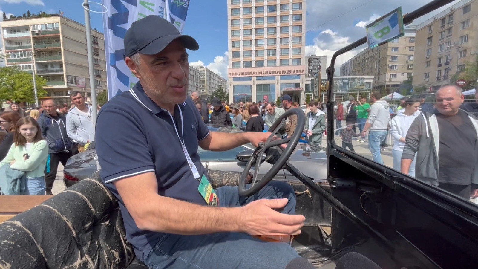 “Se porneşte la manivelă”. Un Ford T din 1914, original şi complet funcţional, vedeta paradei cu mașini de epocă din Iași