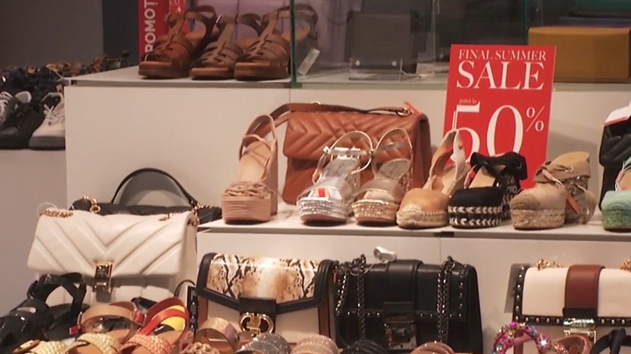 Sezonul reducerilor de vară aduce discounturi de până la 70%. Ce ...