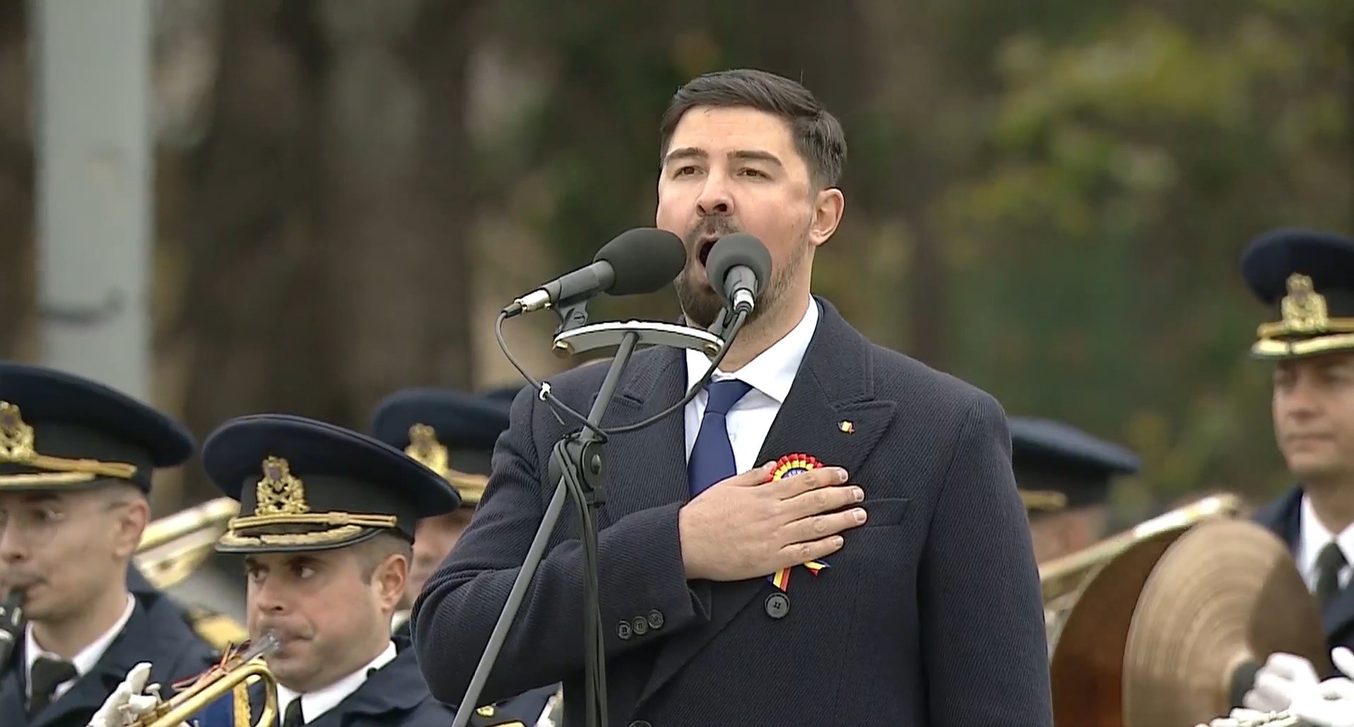 Baritonul Alex Constantin, vocea românilor la parada de 1 Decembrie