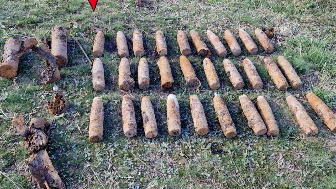 Descoperire impresionantă la Buzău: 35 bomba neexplodate găsite pe drumul expres.