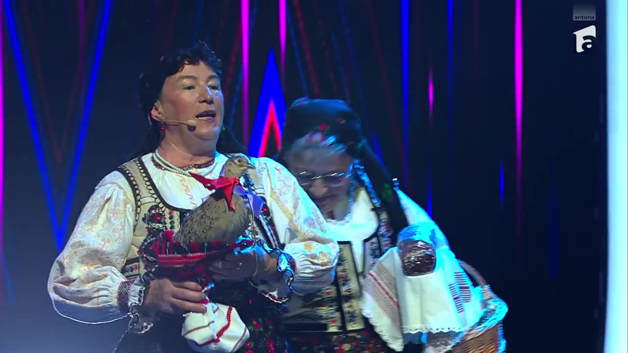 iUmor sezonul 16, 19 mai 2024. Aurelia Bâță și Mariana Stoica au venit cu cântecul găinii de la o nuntă tradițională