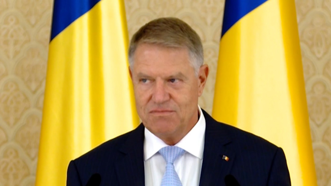 Reacţia lui Iohannis când telefonul unui diplomat îi întrerupe discursul: Complicat cu telefoanele, domnule ambasador