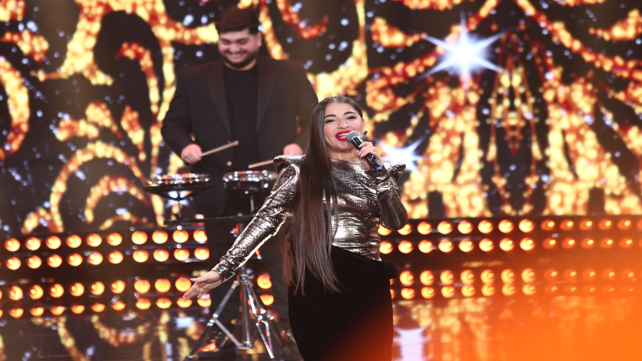 Revelionul cel mai neBUN 2026! Prințesa de Aur c&acirc;ntă piesa Uită-te la mine!