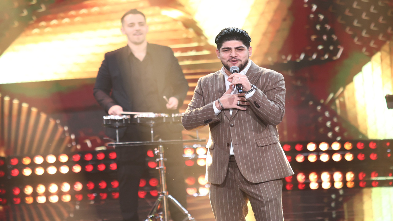 Revelionul cel mai neBUN 2026! Alex Botea c&acirc;ntă piesa Romeo și Julieta