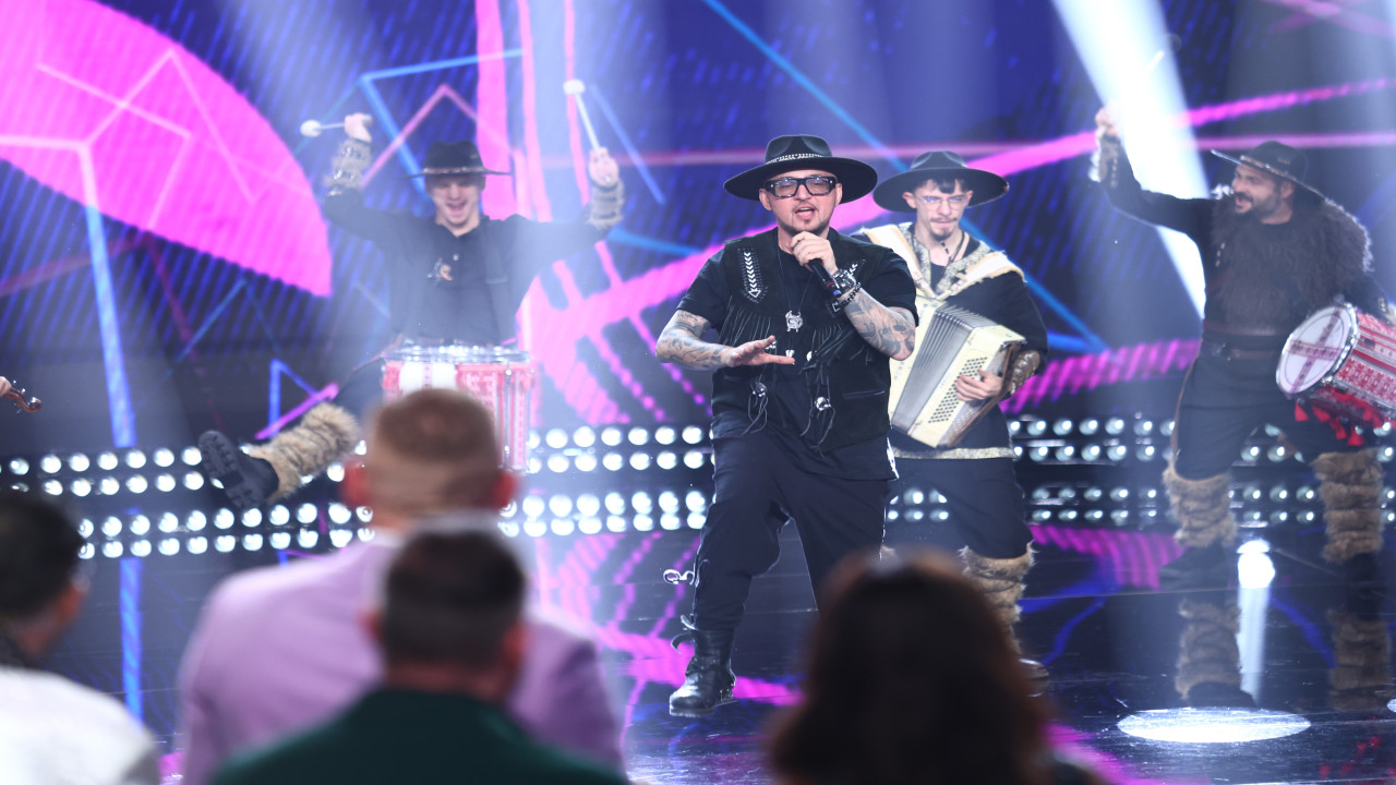 Revelionul cel mai neBUN 2026! F. Charm c&acirc;ntă piesa Baba Vanga