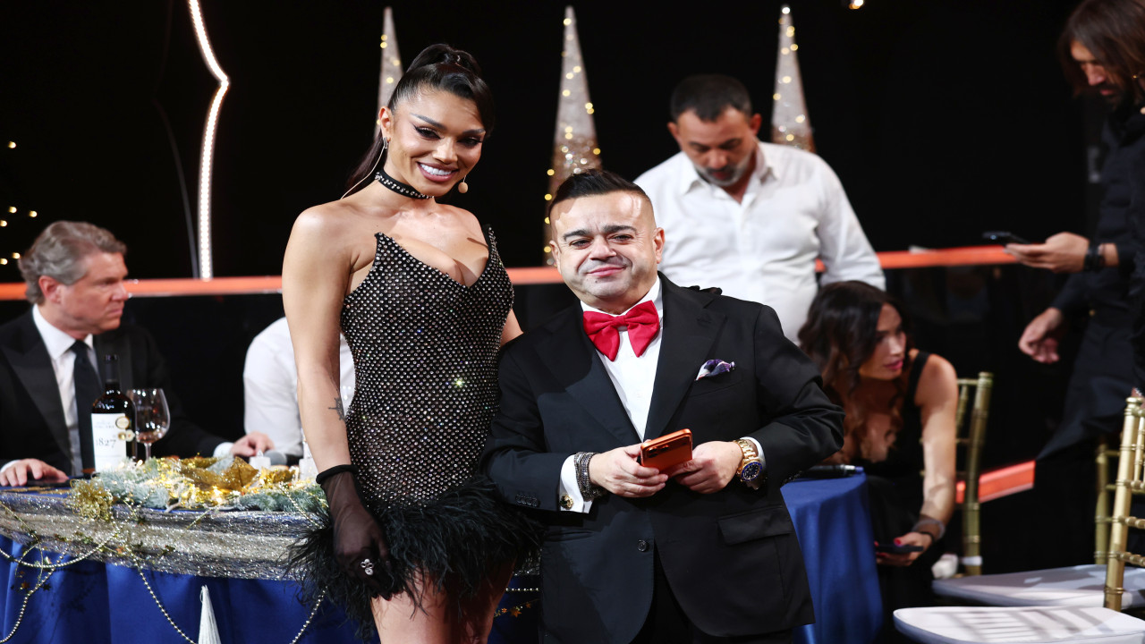 Revelionul cel mai neBUN 2026! Adi Minune c&acirc;ntă piesa Chef de chef