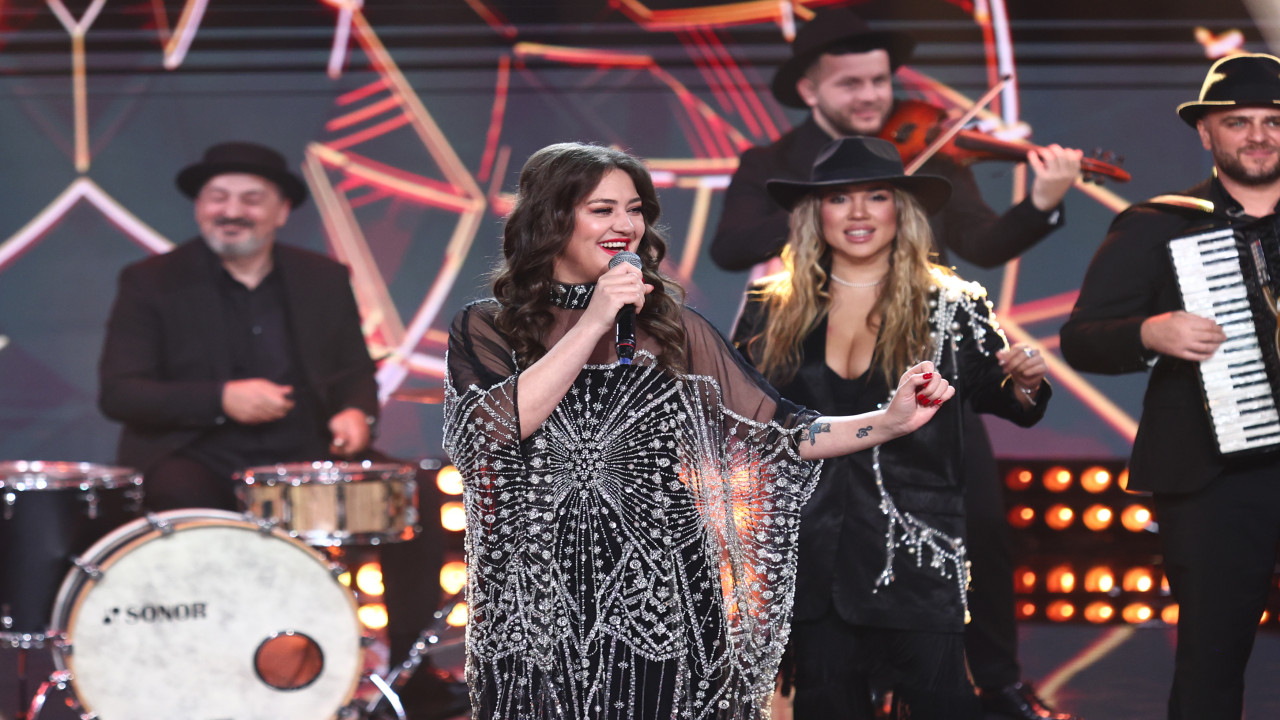 Revelionul cel mai neBUN 2026! Carmen Chindriș și Taraful Rutenilor c&acirc;ntă piesa Ziua &icirc;n care tu m-ai sărutat!