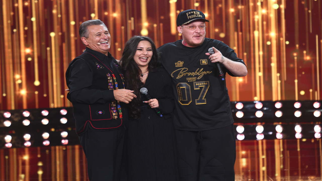 Revelionul cel mai neBUN 2026! What's UP c&acirc;ntă piesa La mulți ani!