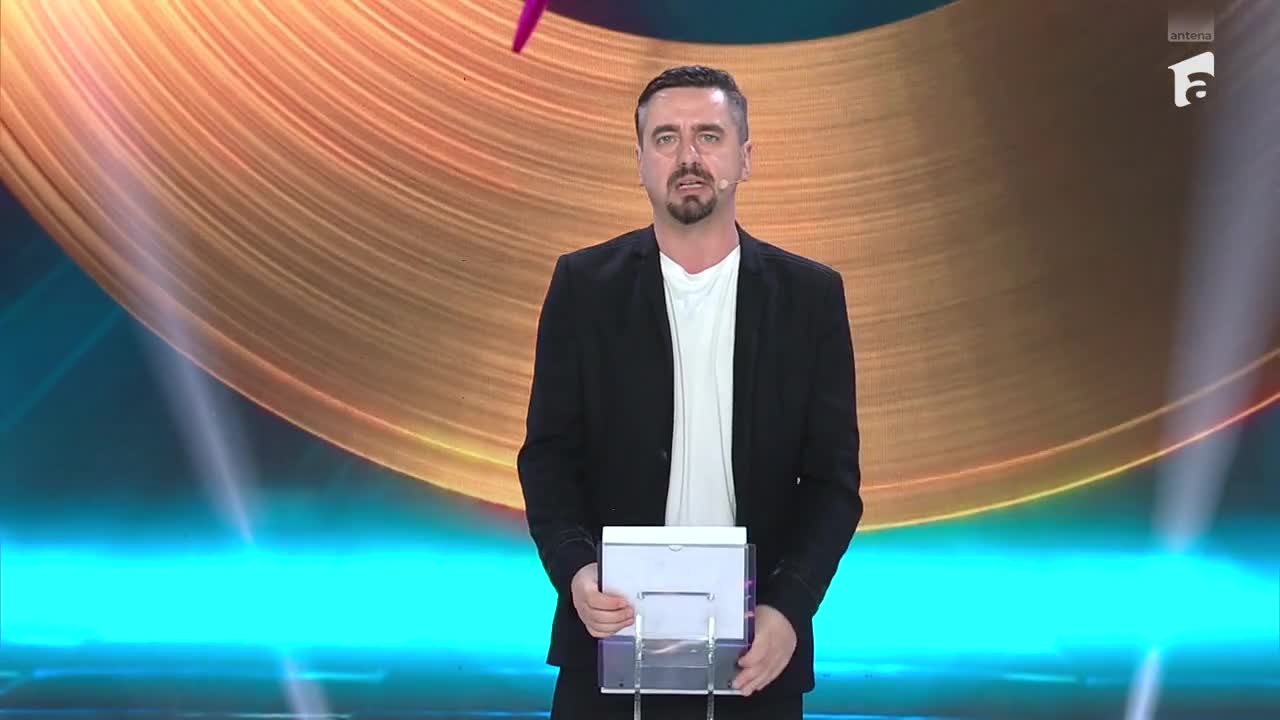 Bătălie pe veselie. Cosmin Natanticu, roast usturător. Motivul pentru care Ruby a aruncat &icirc;n el cu un pantof!