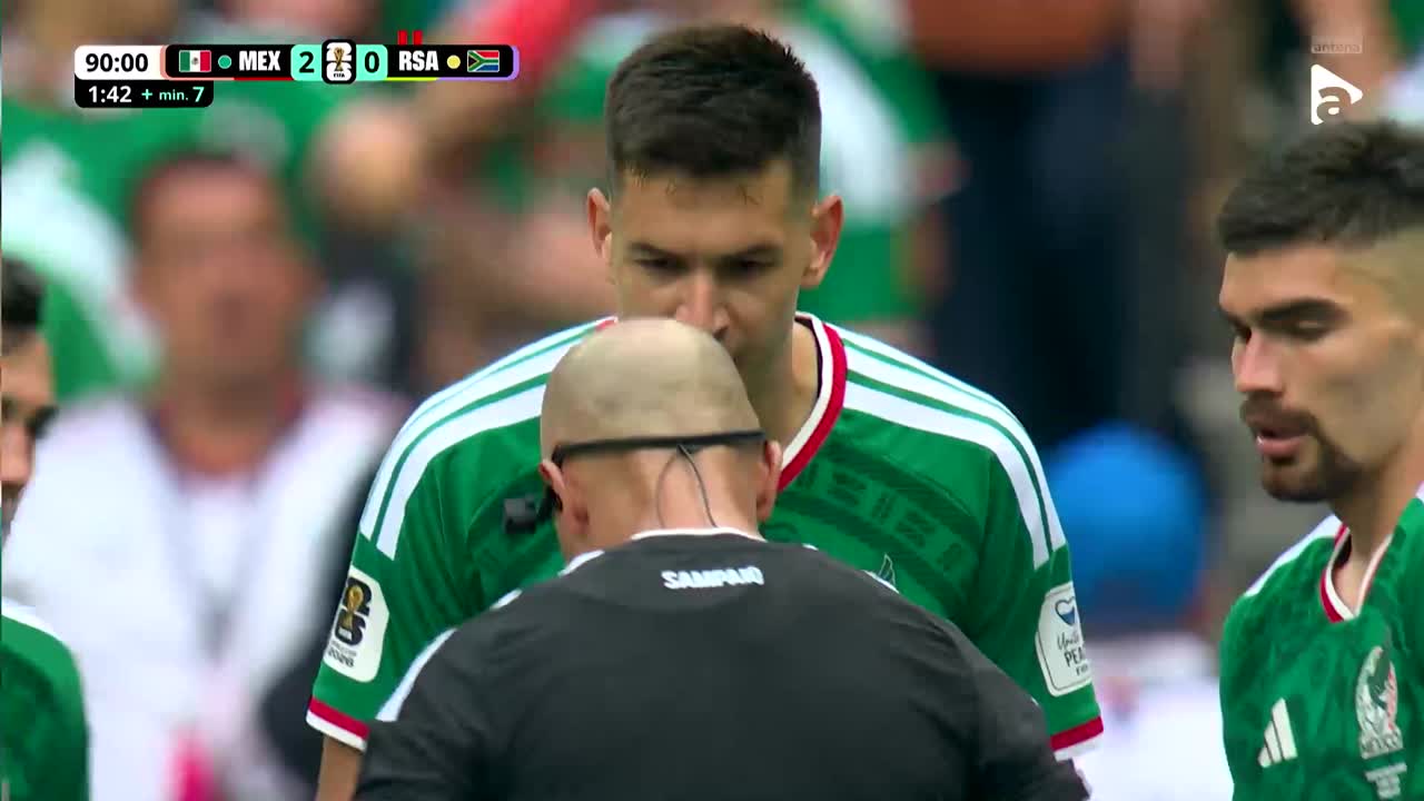 Cesar Montes, eliminat direct pentru un fault dur | Mexic - Africa de Sud